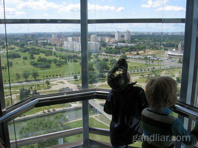 Панорамный лифт в библиотеке