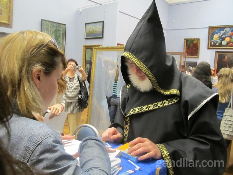 Ночь музеев - 2012 в Минске. Тема акции - "Апокалипсис отменяется"