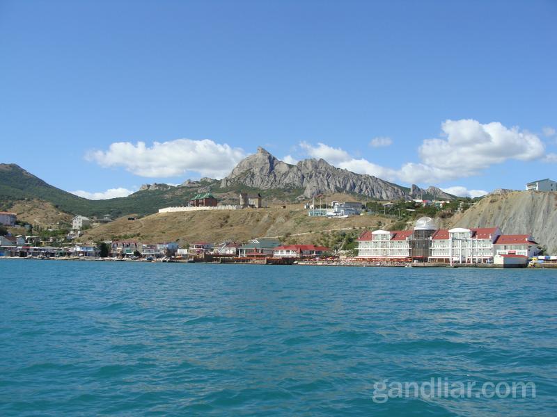 Коктебель. Поселок у моря