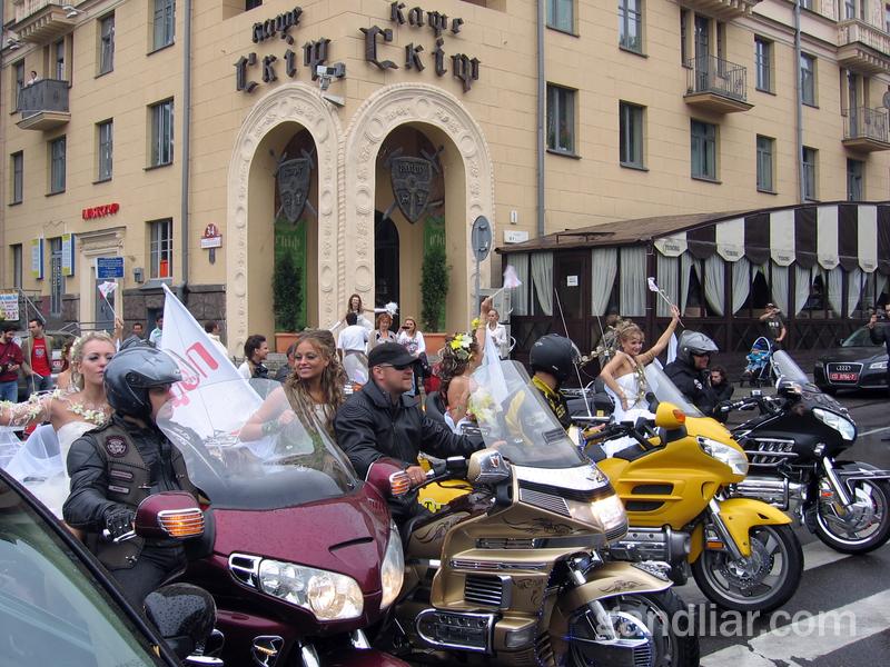 Парад невест-2011 в Минске. Рокеры