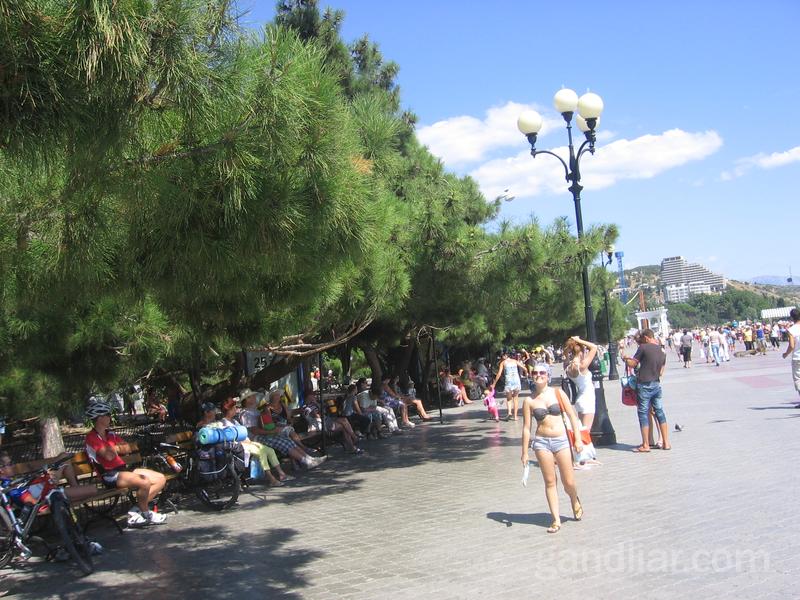 Алушта. Набережная и Приморский парк