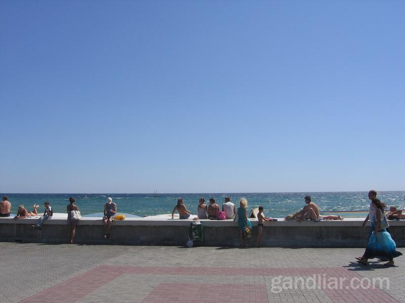 Алушта. На набережной